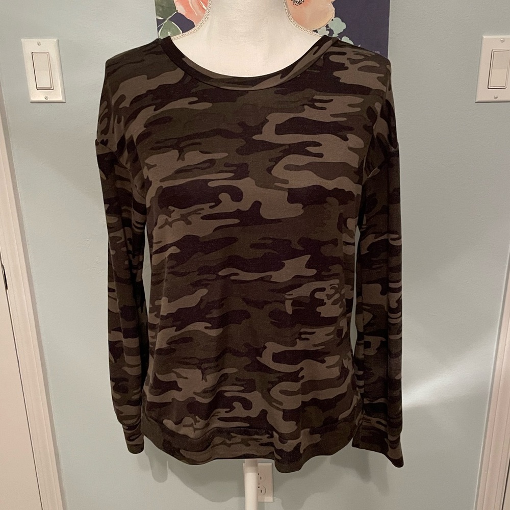 🌷Women’s Cammo Sweatshirt